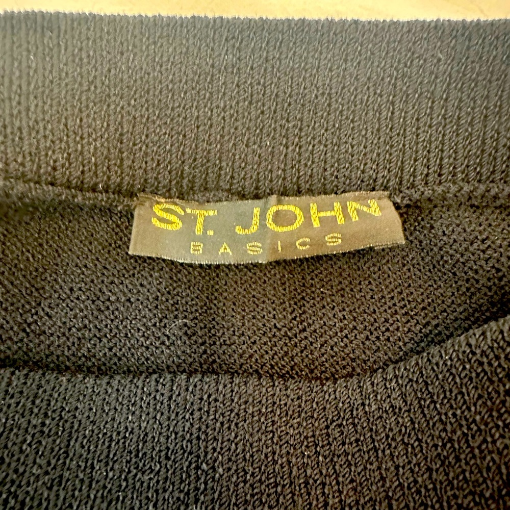 St. John Knit Basic Santana weave knit skirt, Black size 8